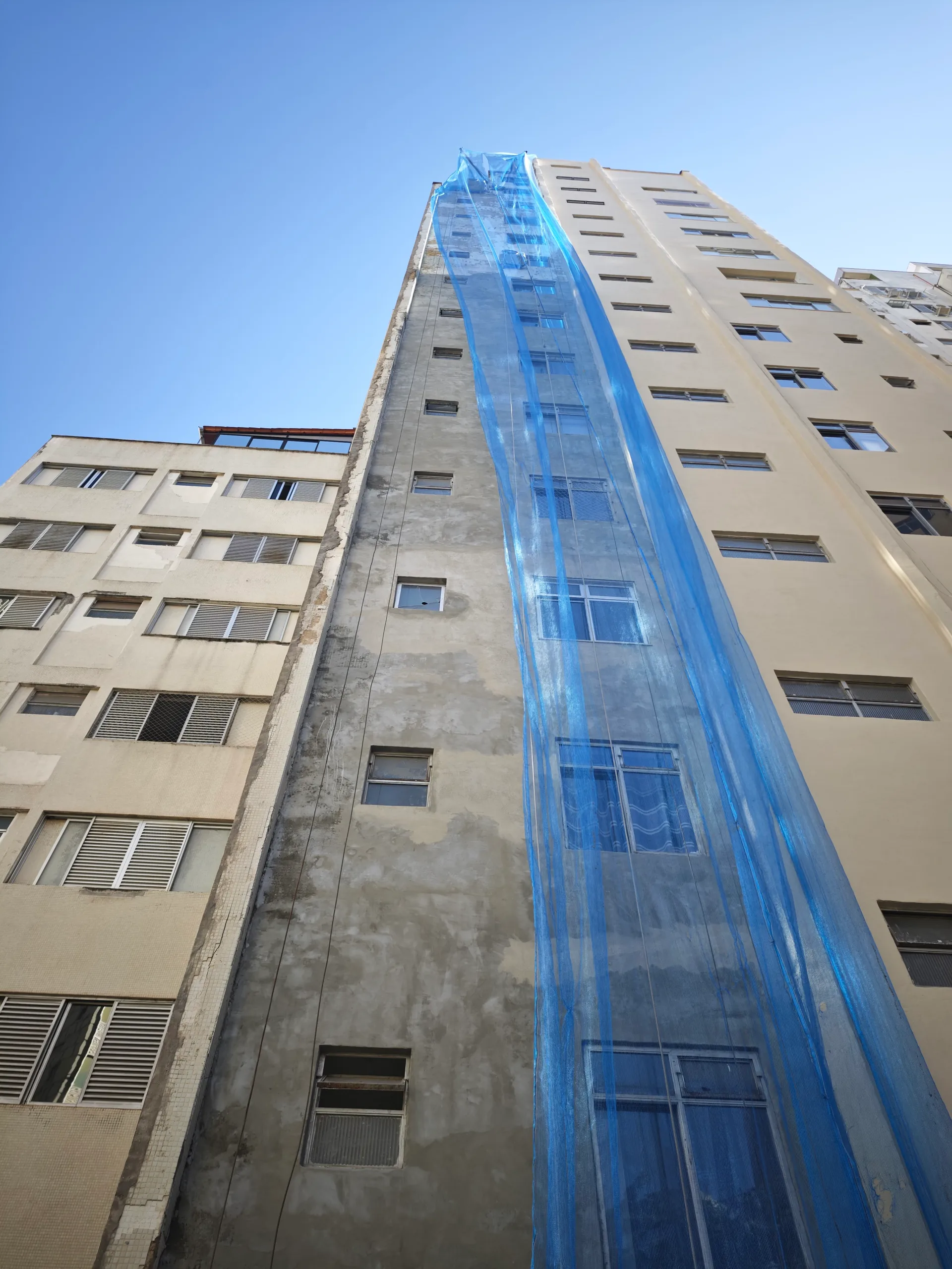 Fachada em execução no Edifício Maria José Sales Lagoeiro