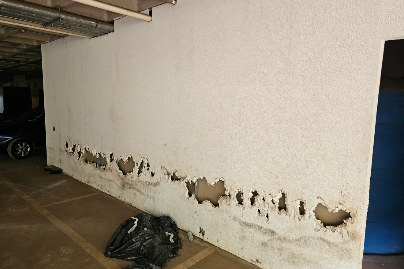 Registro técnico de infiltração e umidade em edificação.