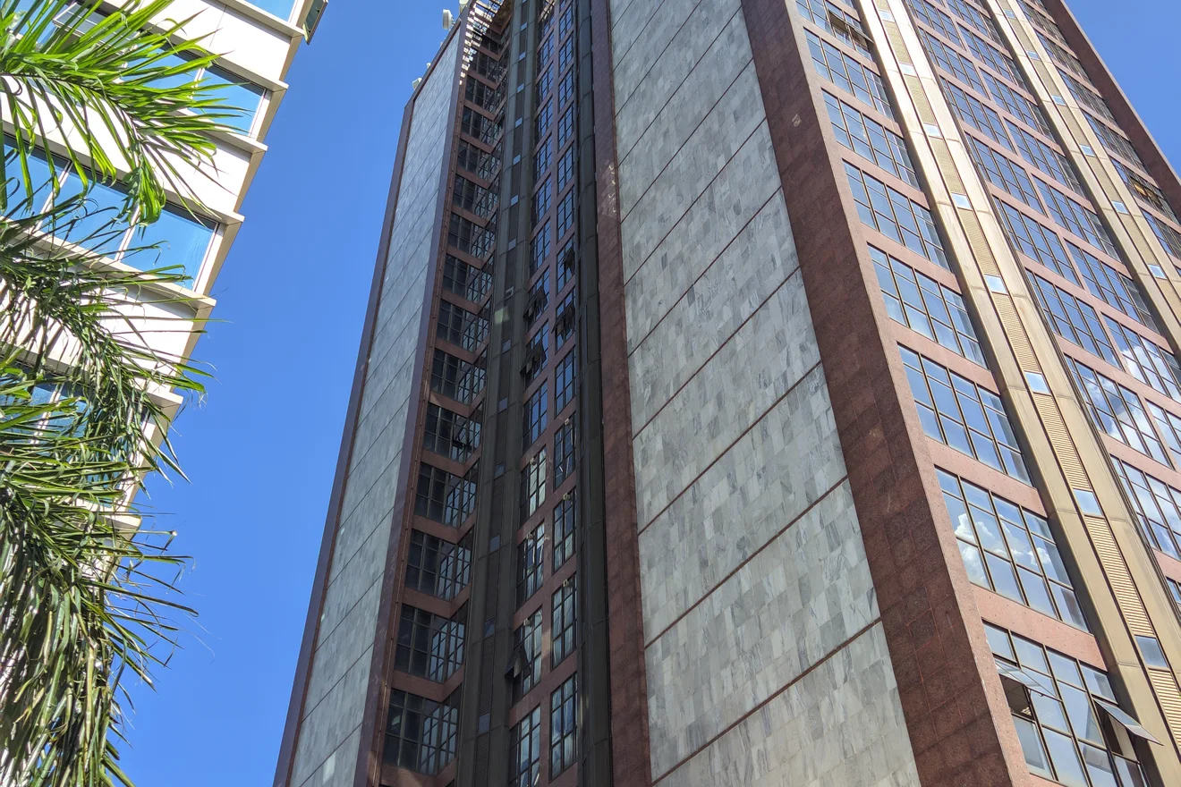 Registro de fachada usado para diagnóstico técnico de obra predial.
