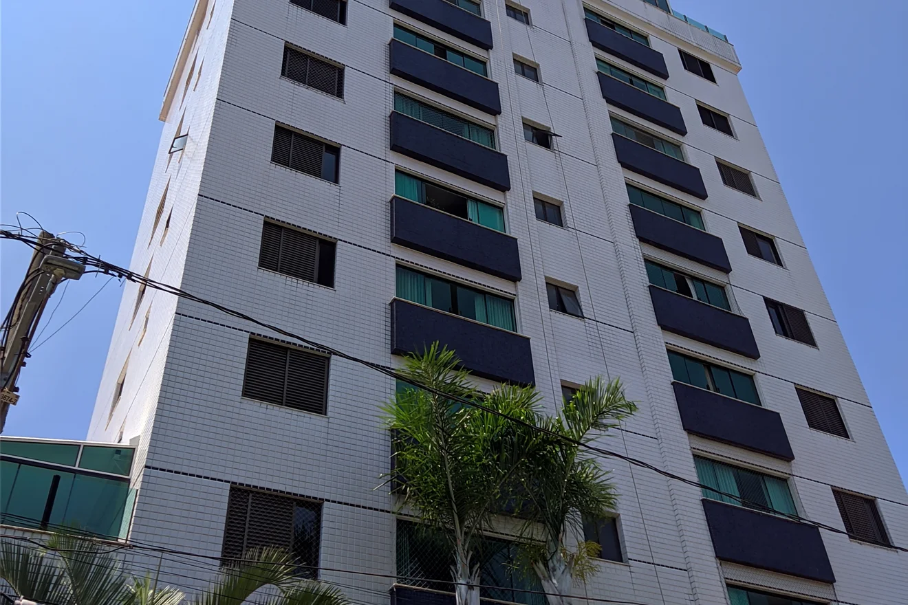 Fachada predial usada como referência para planejamento e previsibilidade de obra.