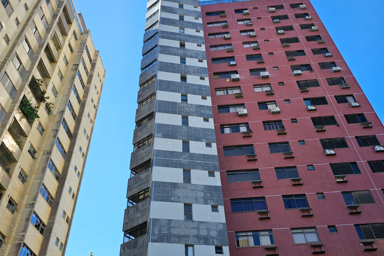 Fachada predial avaliada para definição de escopo técnico.